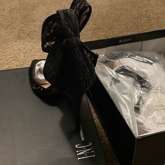 Black Lace INC. Kaiaa Pumps - Brand New still in the box! - Picture 3 of 5